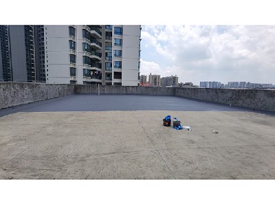 楼面大面积涂刷灰橡胶 (2)